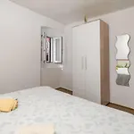 2 Bedroom Stunning In Holiday home Susak