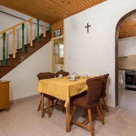 2 Bedroom Stunning In Holiday home Susak