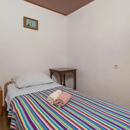 2 Bedroom Stunning In *
