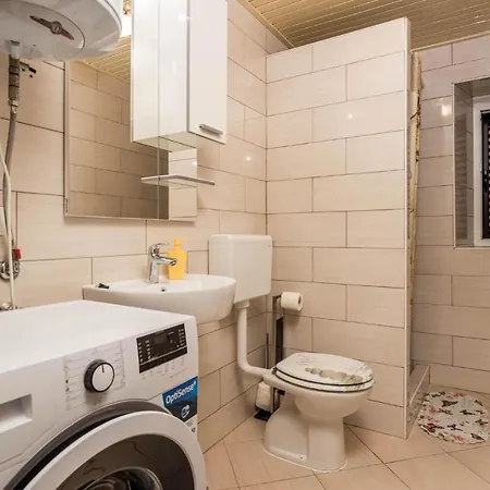 2 Bedroom Cozy Home In Susak * Susak